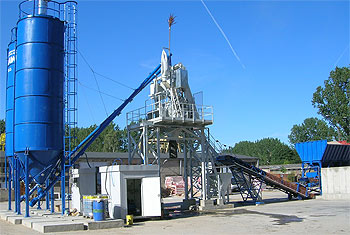 Easy-movable batching plants